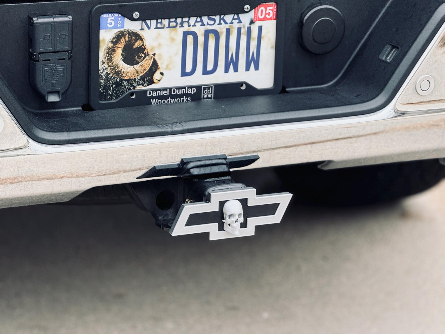 Bow Tie & Skull Tralier Hitch Cover